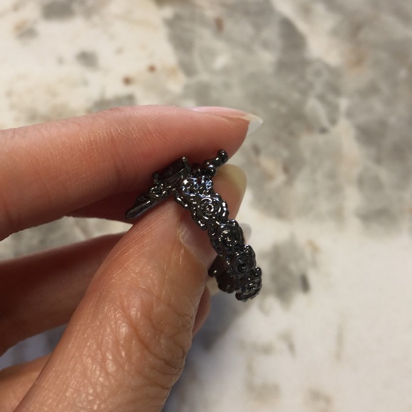 Thorn rose and cross with garnet - Picture 4 of 5